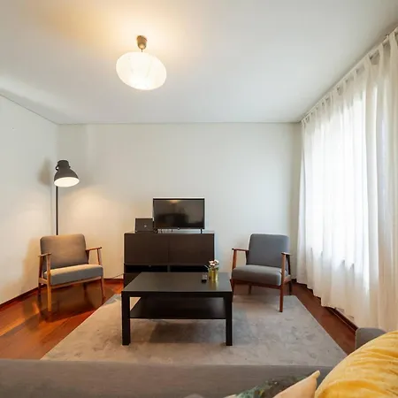 Modern Cedofeita By Hosty * Porto