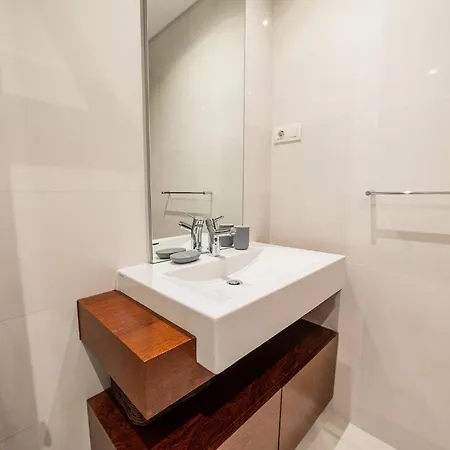 Modern Cedofeita By Hosty * Porto