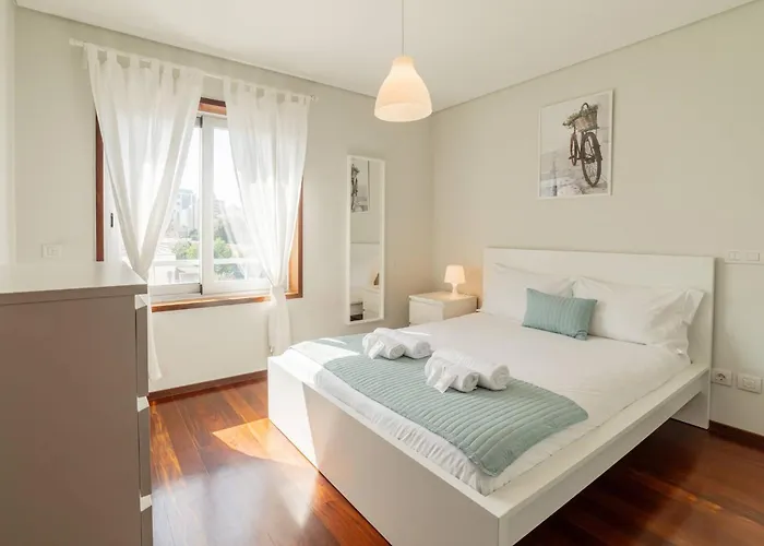 Modern Cedofeita By Hosty Oporto