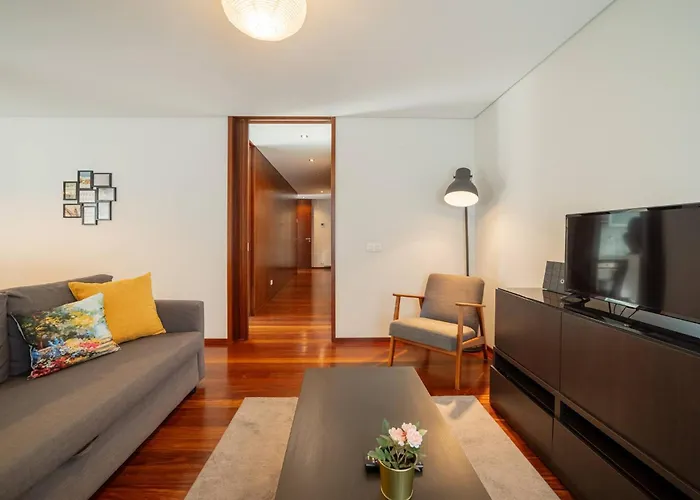 Modern Cedofeita By Hosty Oporto